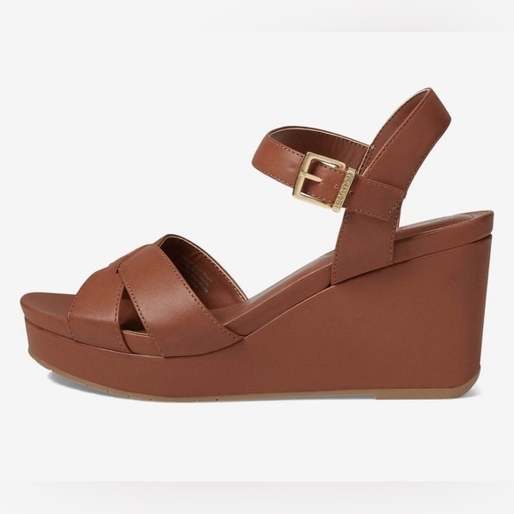 Kenneth Cole Reaction Clarissa Sandals in Tan - Picture 2 of 15